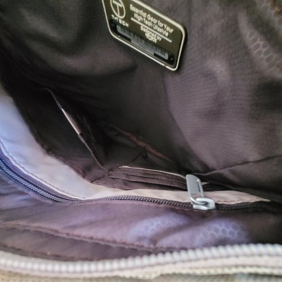 Temi T Tech crossbody - Picture 7 of 16